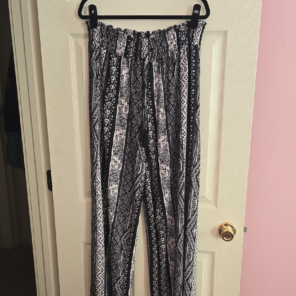 West Loop Black and White Geometric Wide Leg Pants